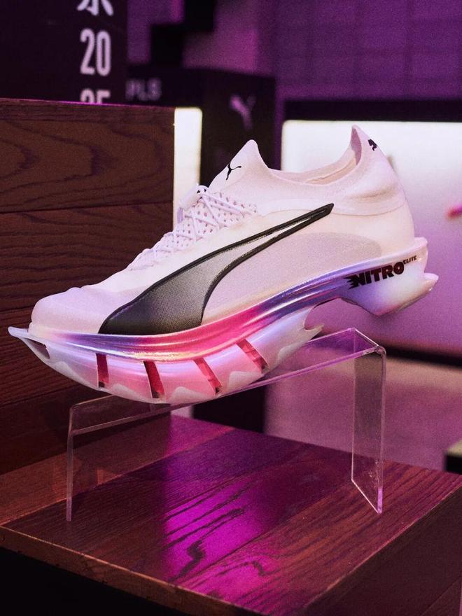 专业运动员穿的都没有中学生「专业」…必一b体育app网页版登录这个时代(图14)